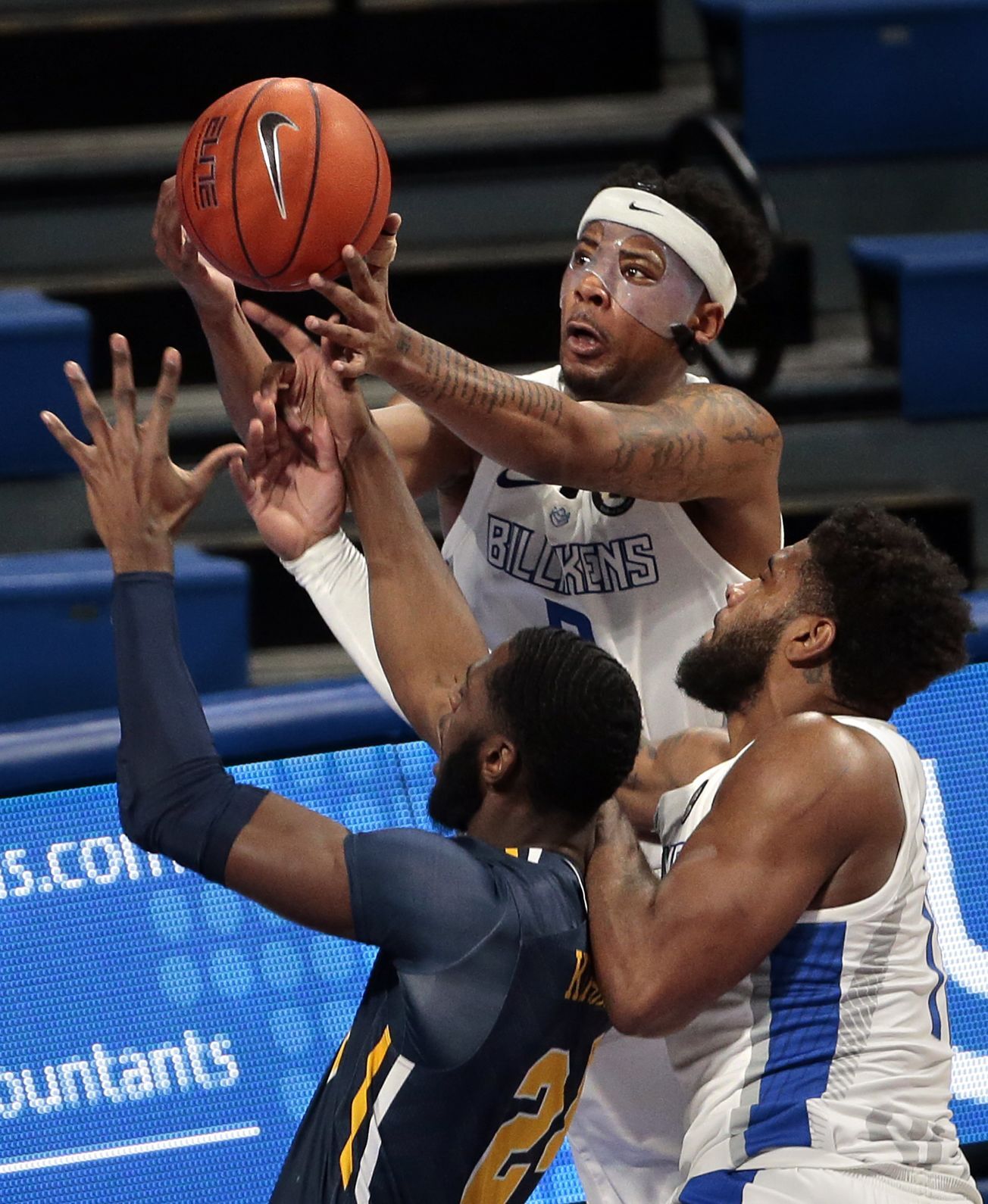 Billikens beat La Salle 78-57